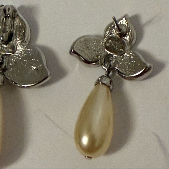 KENNETH JAY LANE KJL EARRINGS & ENHANCER SET SILVERTONE FAUX PEARL RHINESTONE - Picture 9 of 9